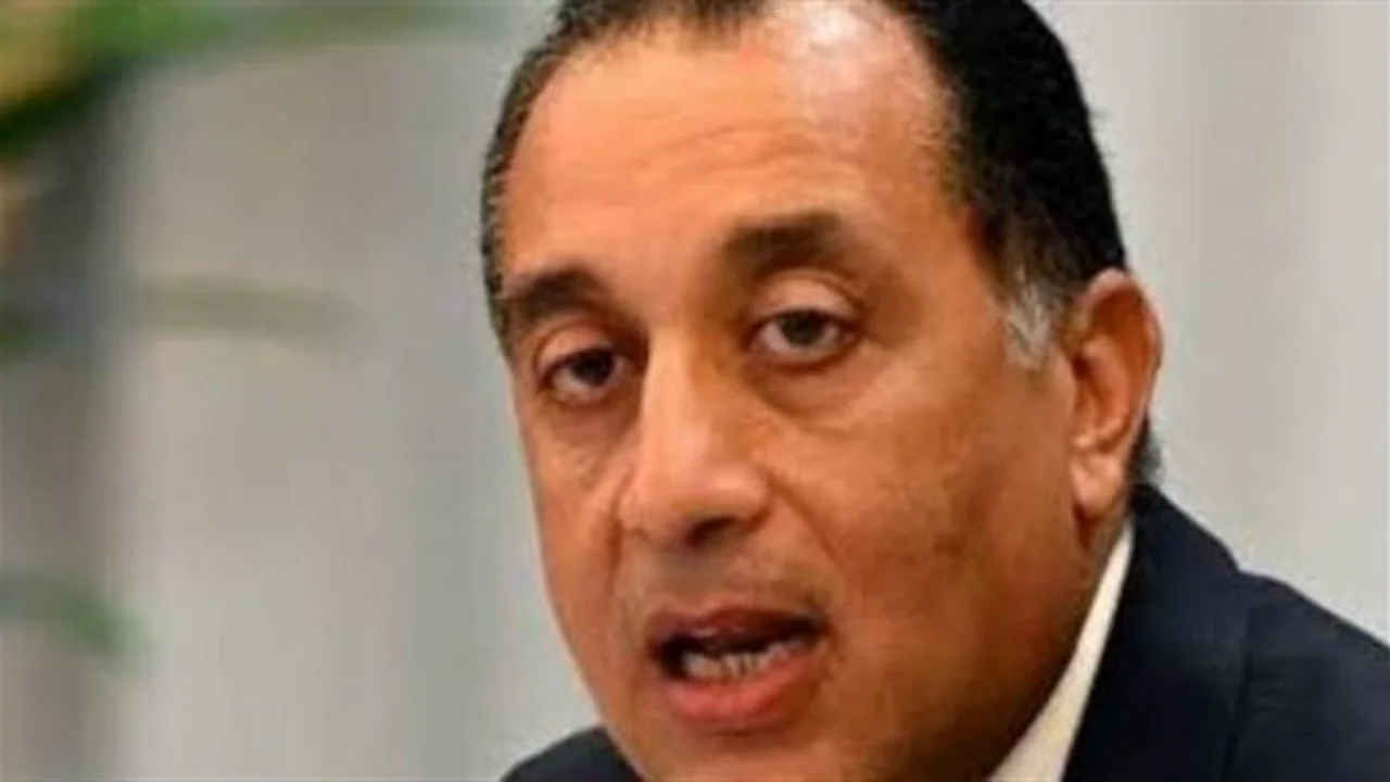 خطة حكومية جديدة لترشيد استهلاك الطاقة وتحديد مواعيد غلق المحلات في مصر